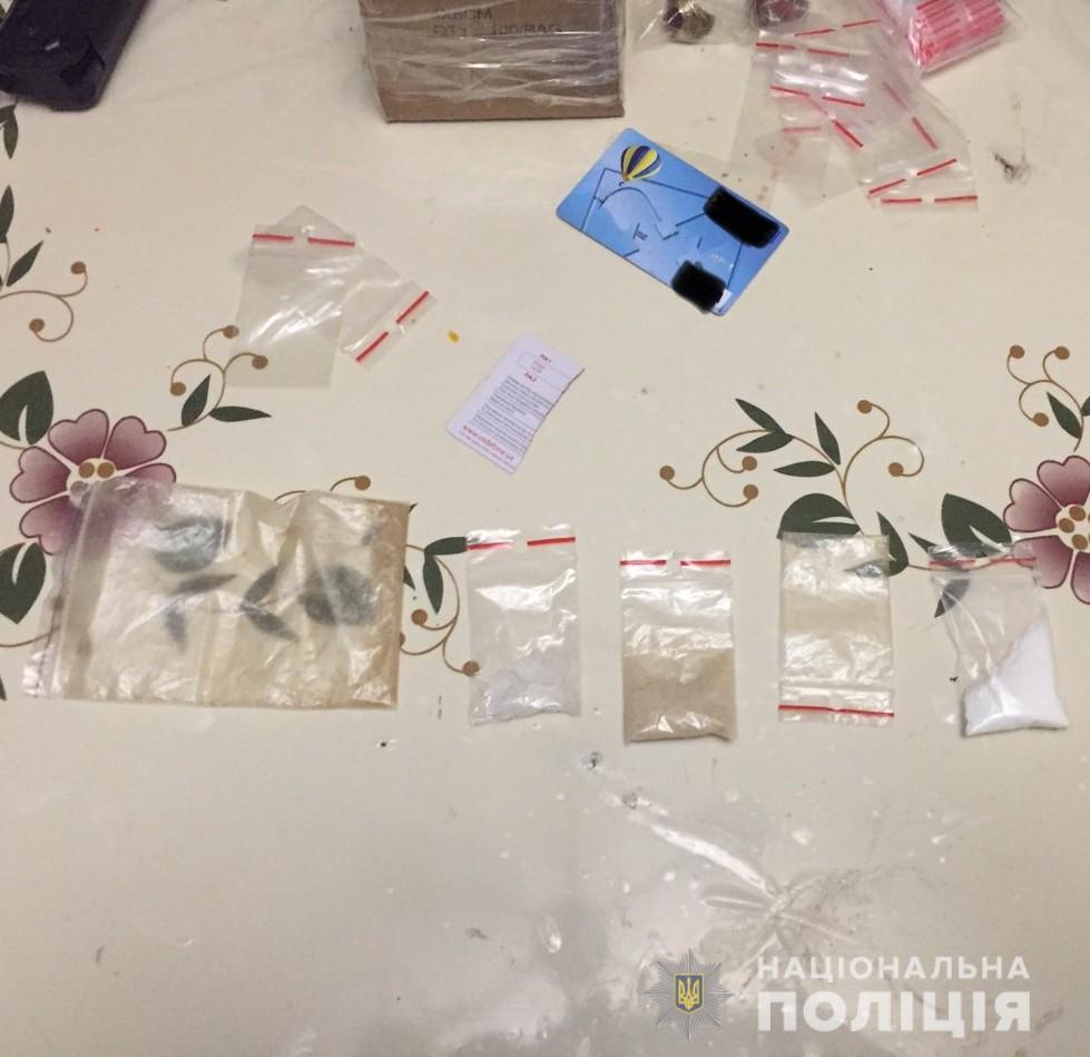 Виноградівські правоохоронці знайшли в домі місцевого мешканця наркотики (ФОТО)
