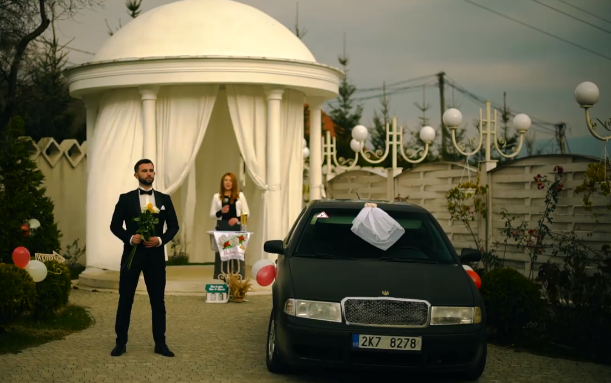 Ужгородці відзняли кумедний ролик про "одруження з євробляхою" (ВІДЕО)