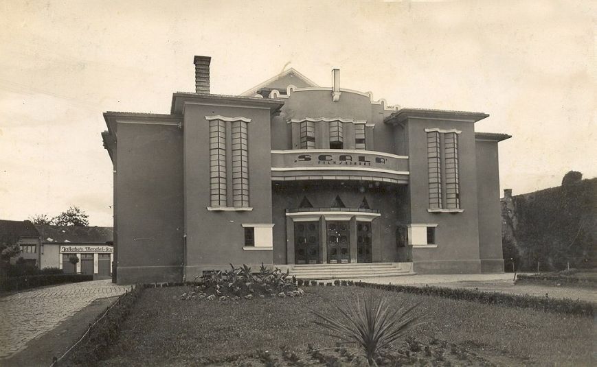 Кінотеатр у Мукачеві: як змінився вигляд будівлі за 90 років (ФОТО)
