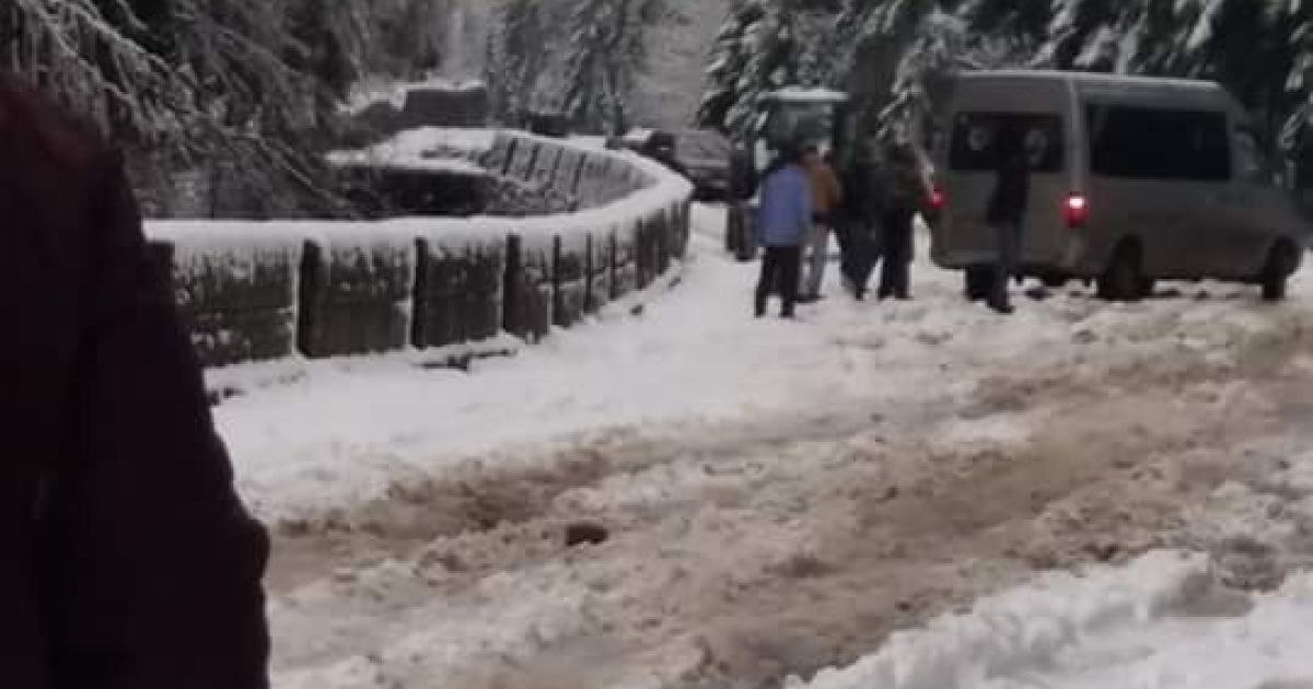 Закарпатців попереджають про снігові замети на перевалах, хуртовини та ожеледицю