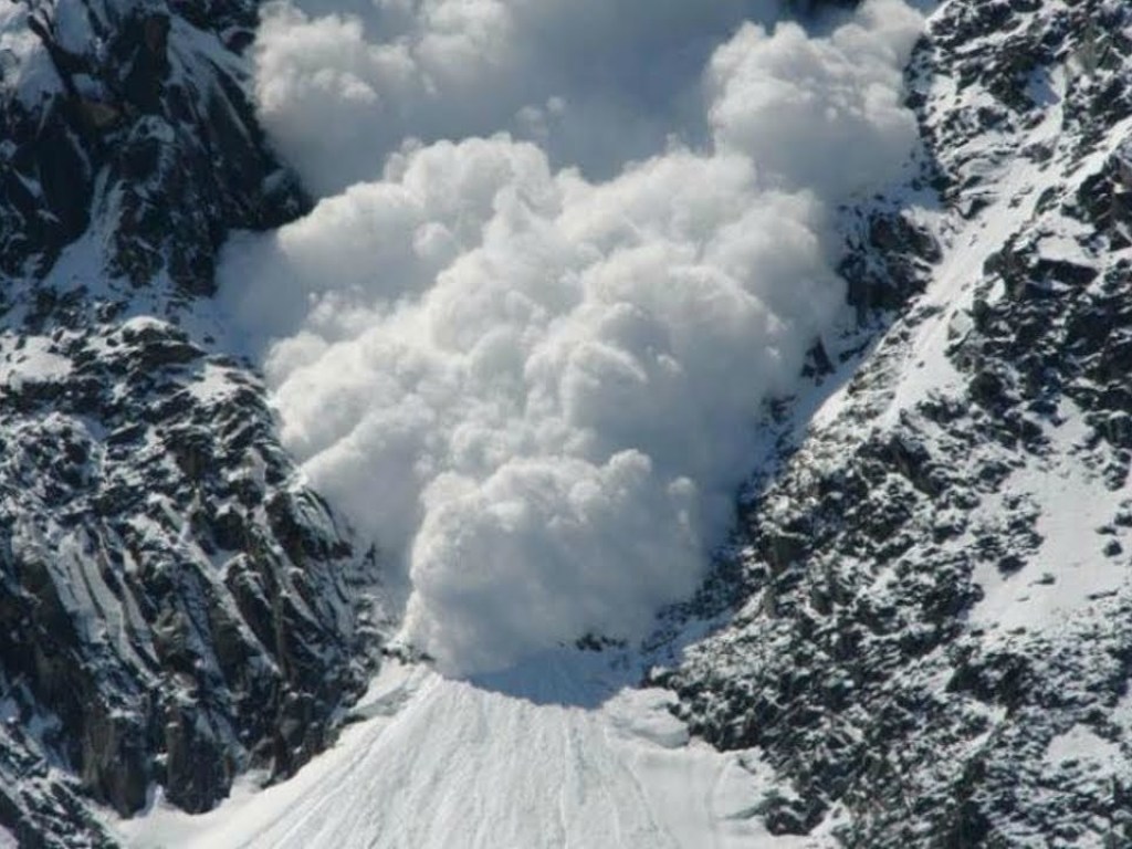 Жителів Закарпаття та Прикарпаття попереджають про можливе сходження лавин