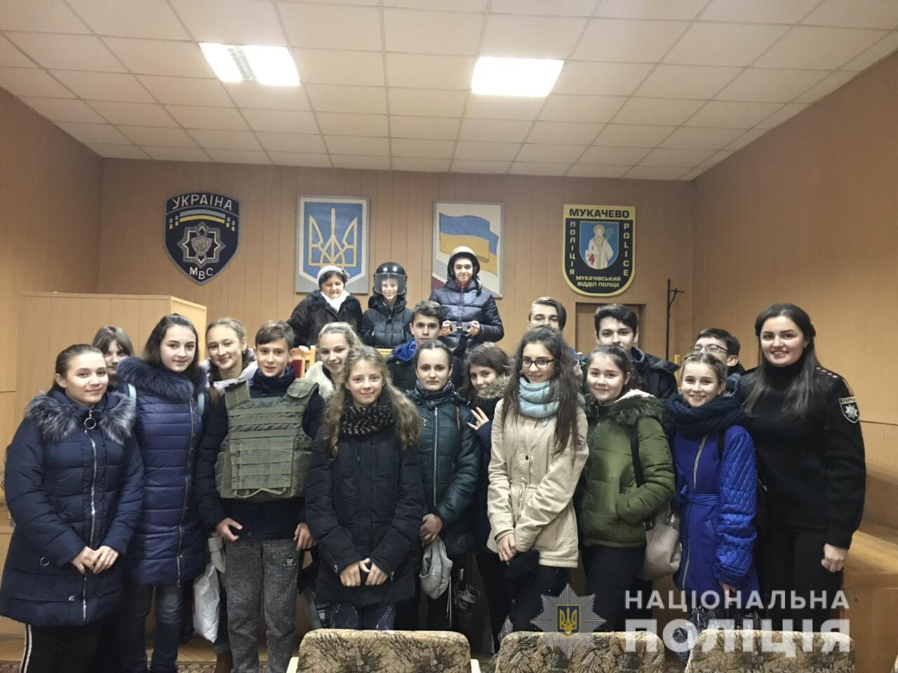 Школярі міста Мукачево побували в гостях у поліції (ФОТО)