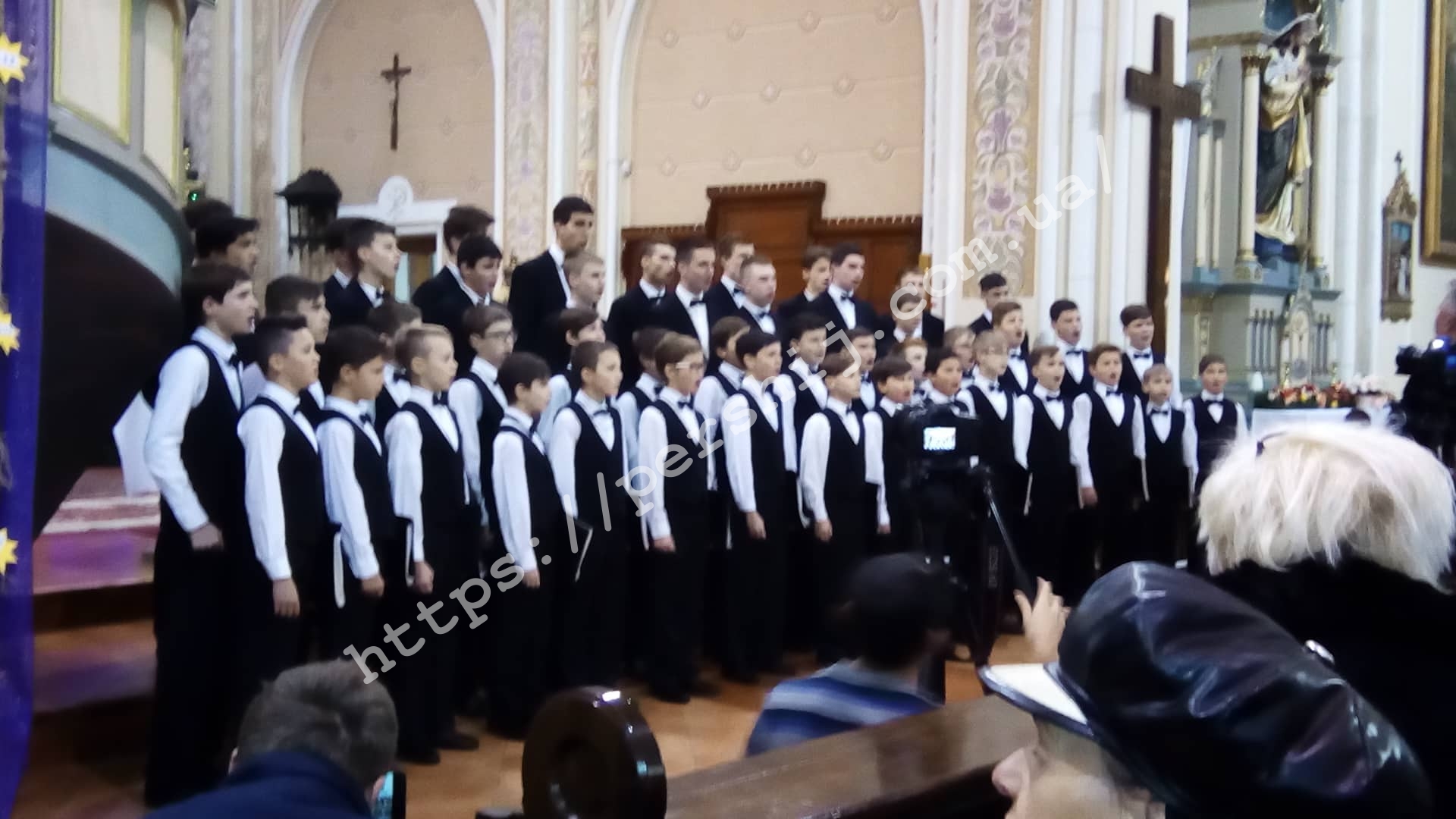 Мукачівський хор хлопчиків та юнаків зібрав аншлаг у соборі святого Мартина (ФОТО, ВІДЕО)