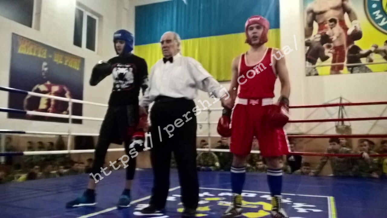 У Мукачівському клубі "Рукавичка" провели боксерські змагання серед учнів Закарпатського обласного ліцею-інтернату (ФОТО)