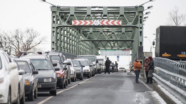 Свята наближаються: на українсько-угорських КПП час очікування сягає до трьох годин