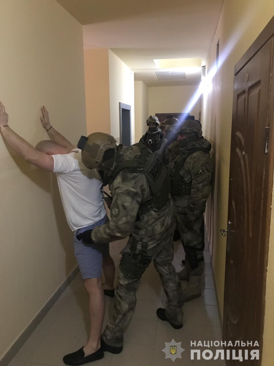 Мукачівські правоохоронці затримали озброєного злочинця (ФОТО)