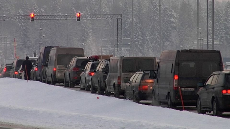 На кордонах в Закарпатській області застрягла понад сотня авто