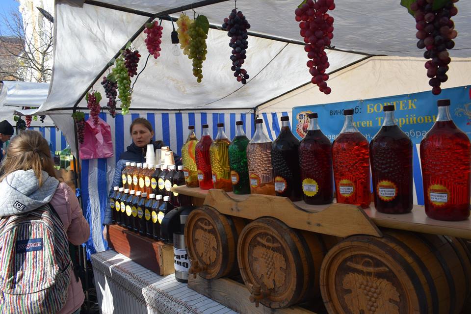 У Берегові проходить Міжнародний фестиваль вина (ФОТО)