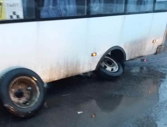 Ужгородські автобуси "гублять" колеса на ходу (ФОТО)