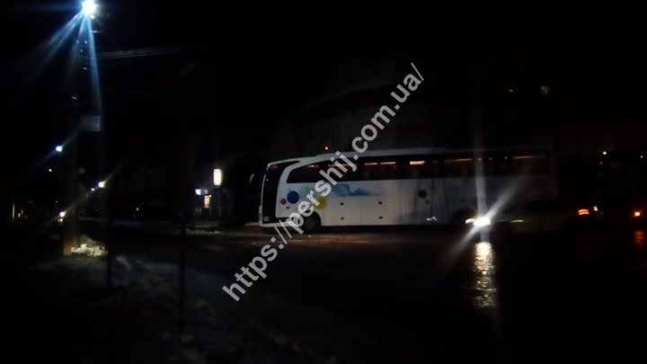 У центрі Мукачева автобуси перекрили перехід на розі вул. Зріні та Берегівської