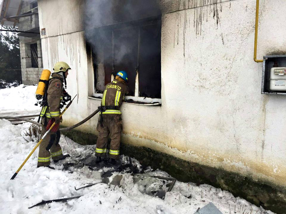 Рятувальники показали наслідки ранкової пожежі в Підвиноградові (ФОТО)