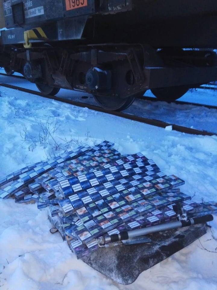 1000 пачок цигарок «Rothmans» виявили у вантажному потязі на ПП "Чоп"
