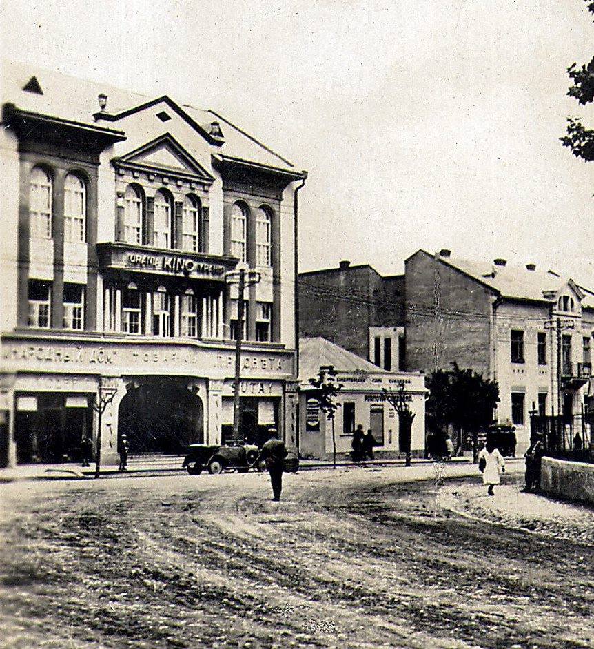 Історичний Ужгород: мережею поширють фото будівлі товариства «Просвіта» 1928 року (ФОТО)
