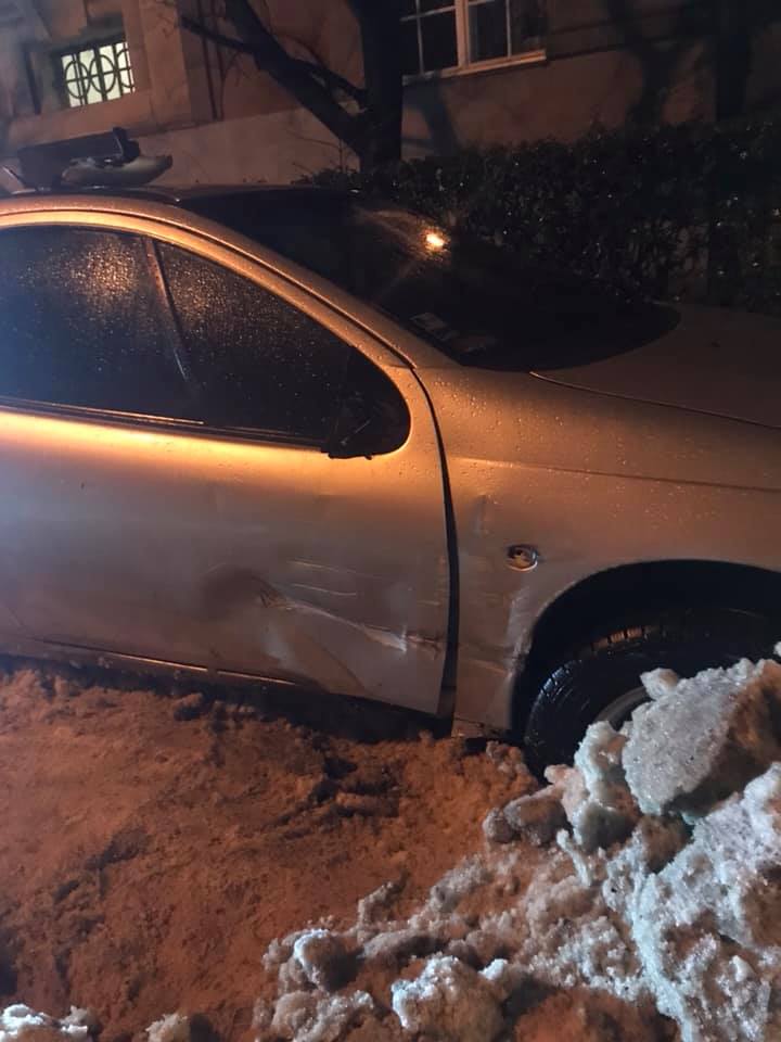Знайдено водія, який пошкодив автівку в Ужгороді (ФОТО)