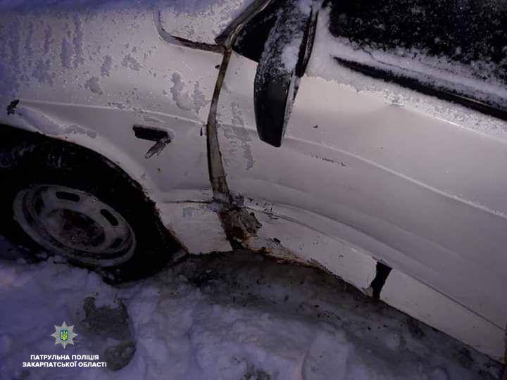 ДТП в Ужгороді: поліція шукає винуватця (ФОТО)