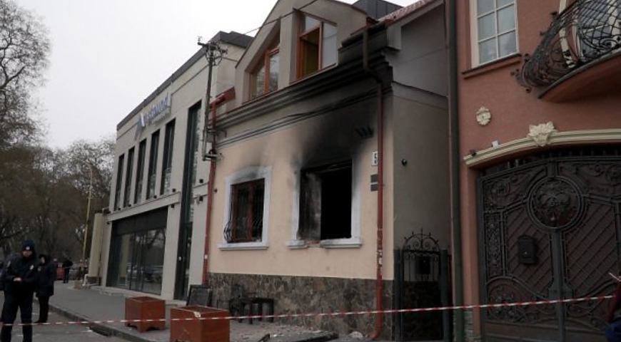 Підпал офісу угорців в Ужгороді: виконавці замовного злочину розповіли всі подробиці