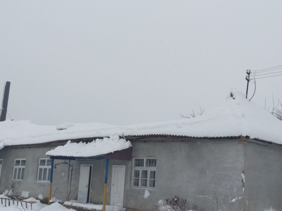 На Іршавщині снігом зруйновано дах шкільної їдальні (ФОТО)