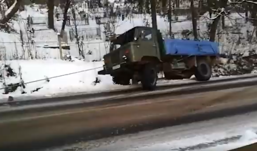 За добу Закарпатські рятувальники більше десятка разів виїжджали на допомогу безпомічним водіям (ВІДЕО)