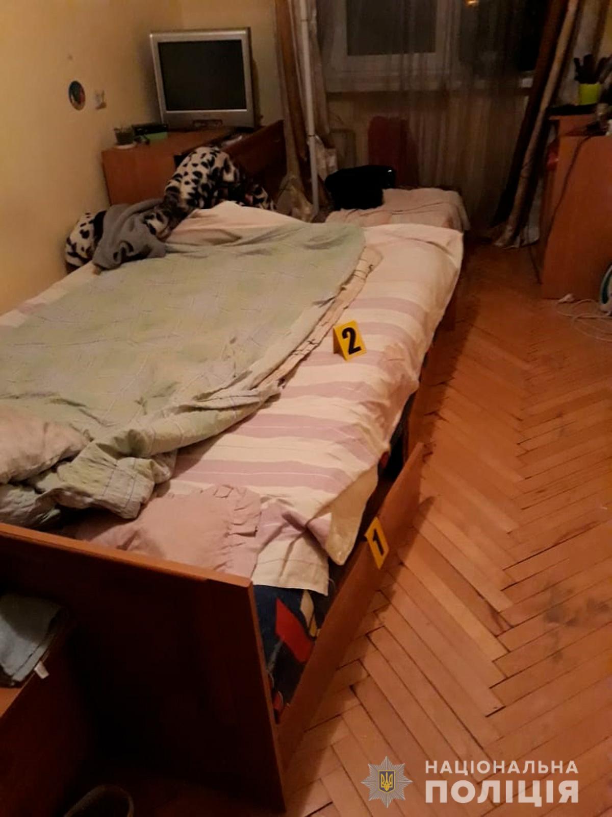 Зарізав дружину й сховав у нішу ліжка: тіло матері виявив син (ФОТО)