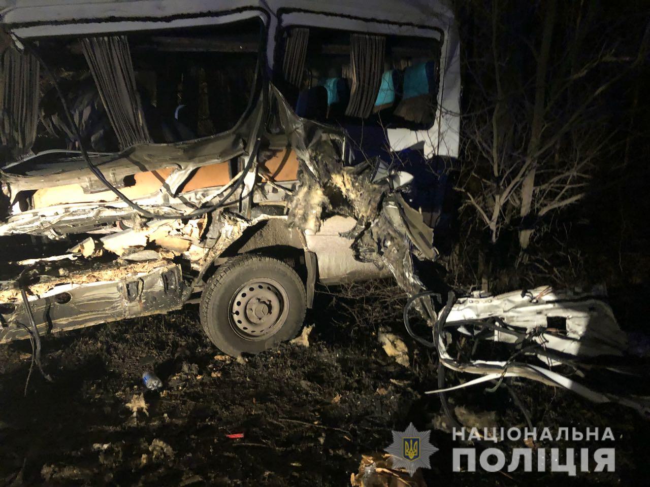 Жахлива аварія за участі маршрутного таксі: загинули двоє пасажирів (ФОТО, ВІДЕО)