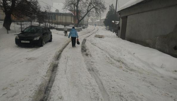 Іршавський дрифт: як водії справляються зі сніговими заметами (ВІДЕО)