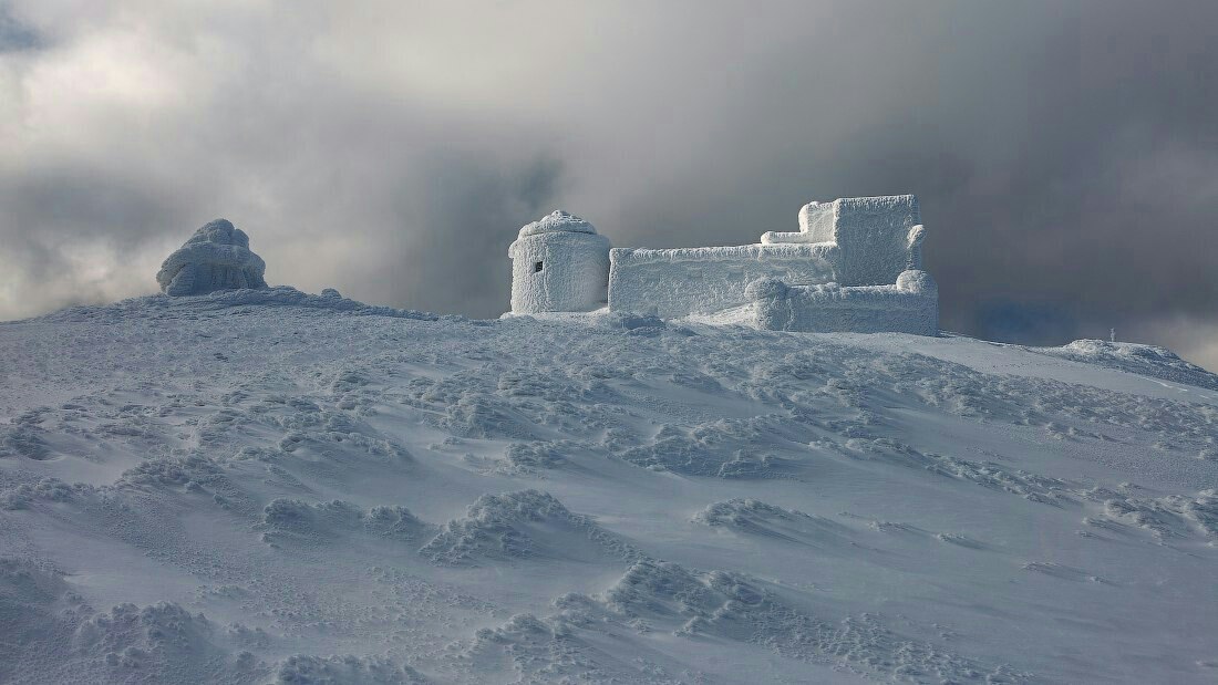 Карпатське високогір’я: на горі Піп Іван обмежена видимість, та температура -16°С (ФОТО)