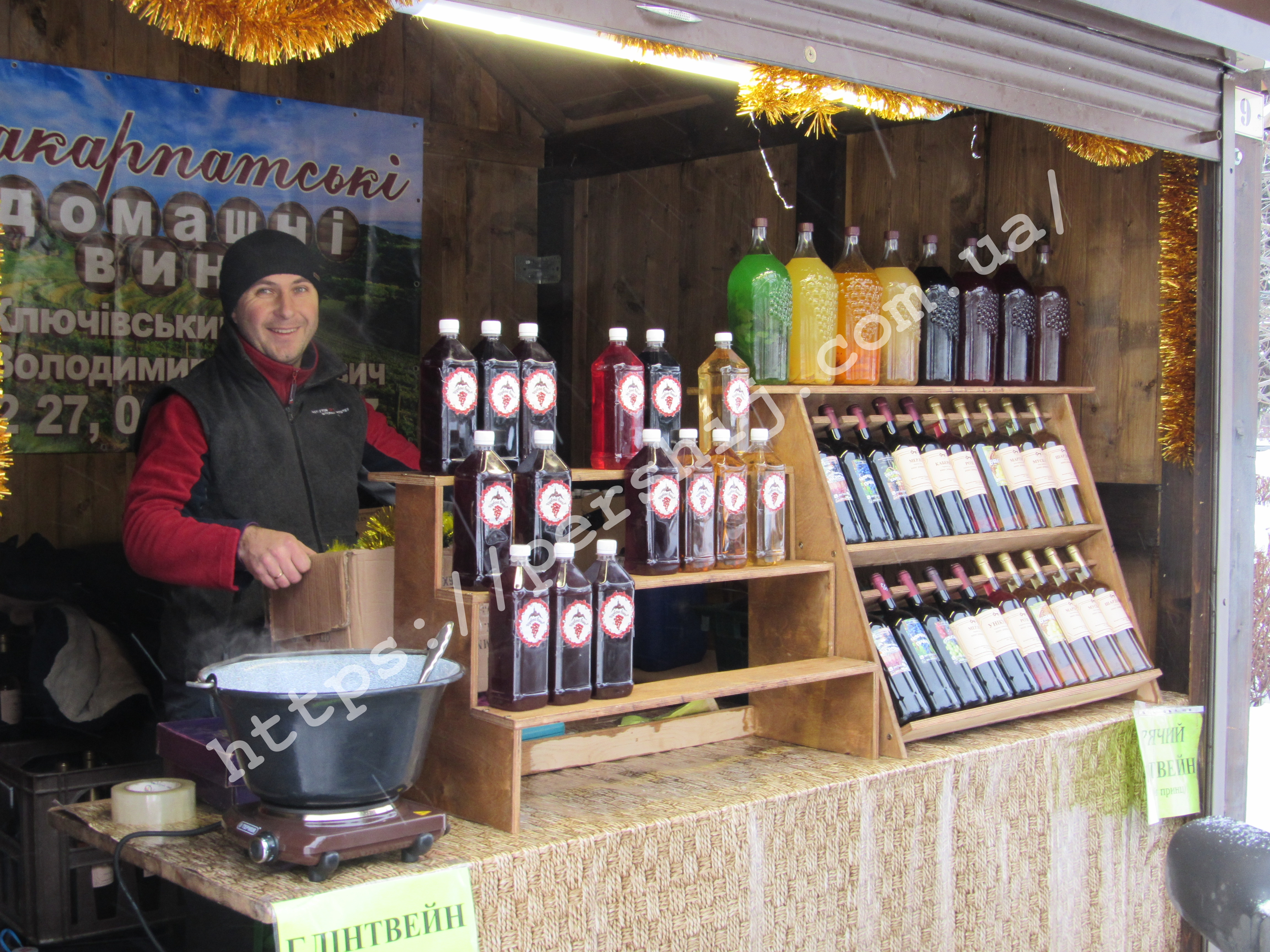 Відомі ціни головного фестивального напою у Мукачеві (ФОТО)