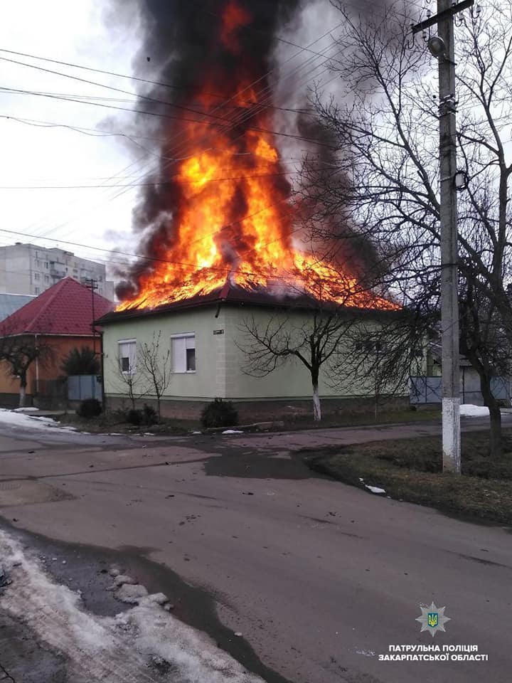 Правоохоронці надали нові подробиці сьогоднішньої пожежі у Мукачеві (ФОТО)