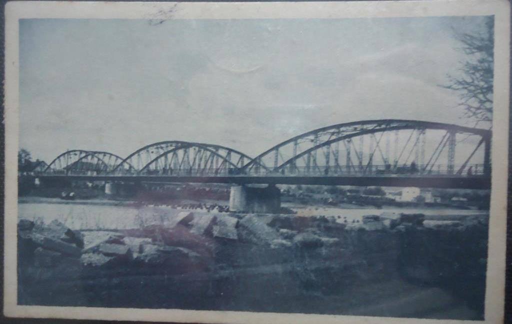 Міст, якого давно немає: у мережі показали переправу в центрі Мукачева минулого століття (ФОТО)