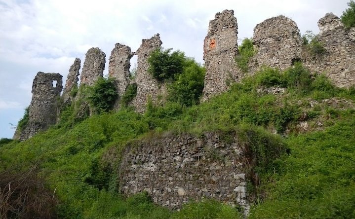 Розібрали замок на будівельне каміння: історія Хустського замка (ФОТО)