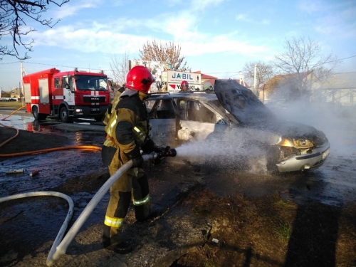 Рятувальники надали подробиці сьогоднішнього інциденту із загоранням авто на Ужгородщині (ФОТО)