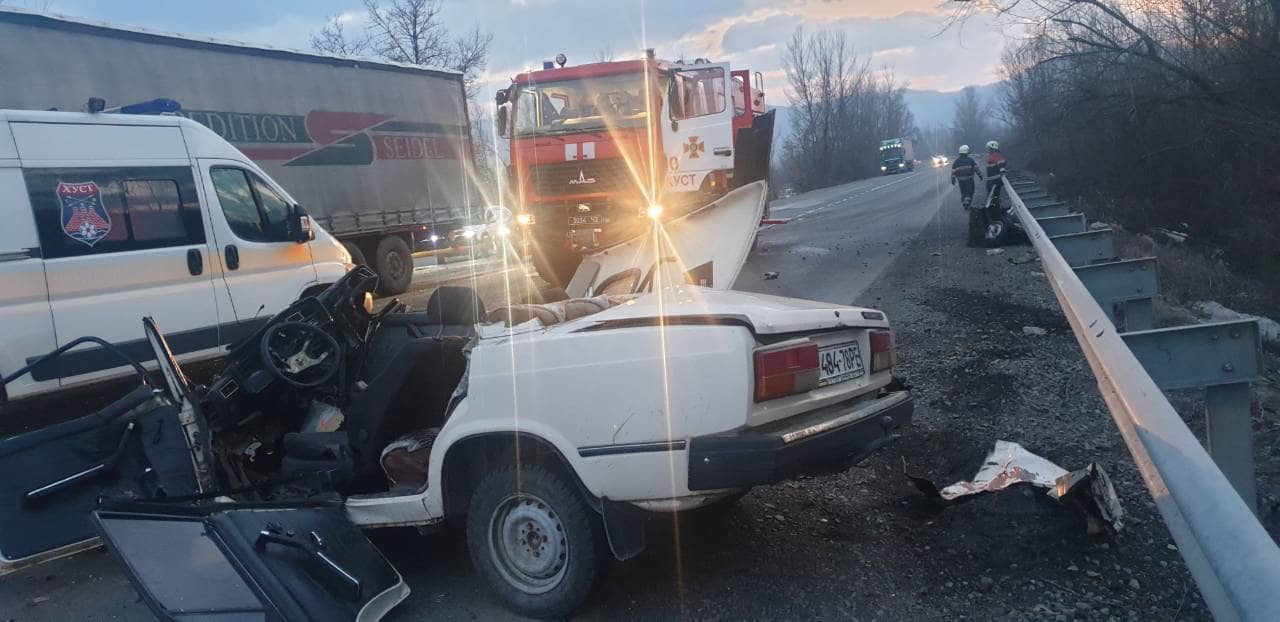 Рятувальники показали наслідки моторошної ДТП в Хусті (ФОТО)