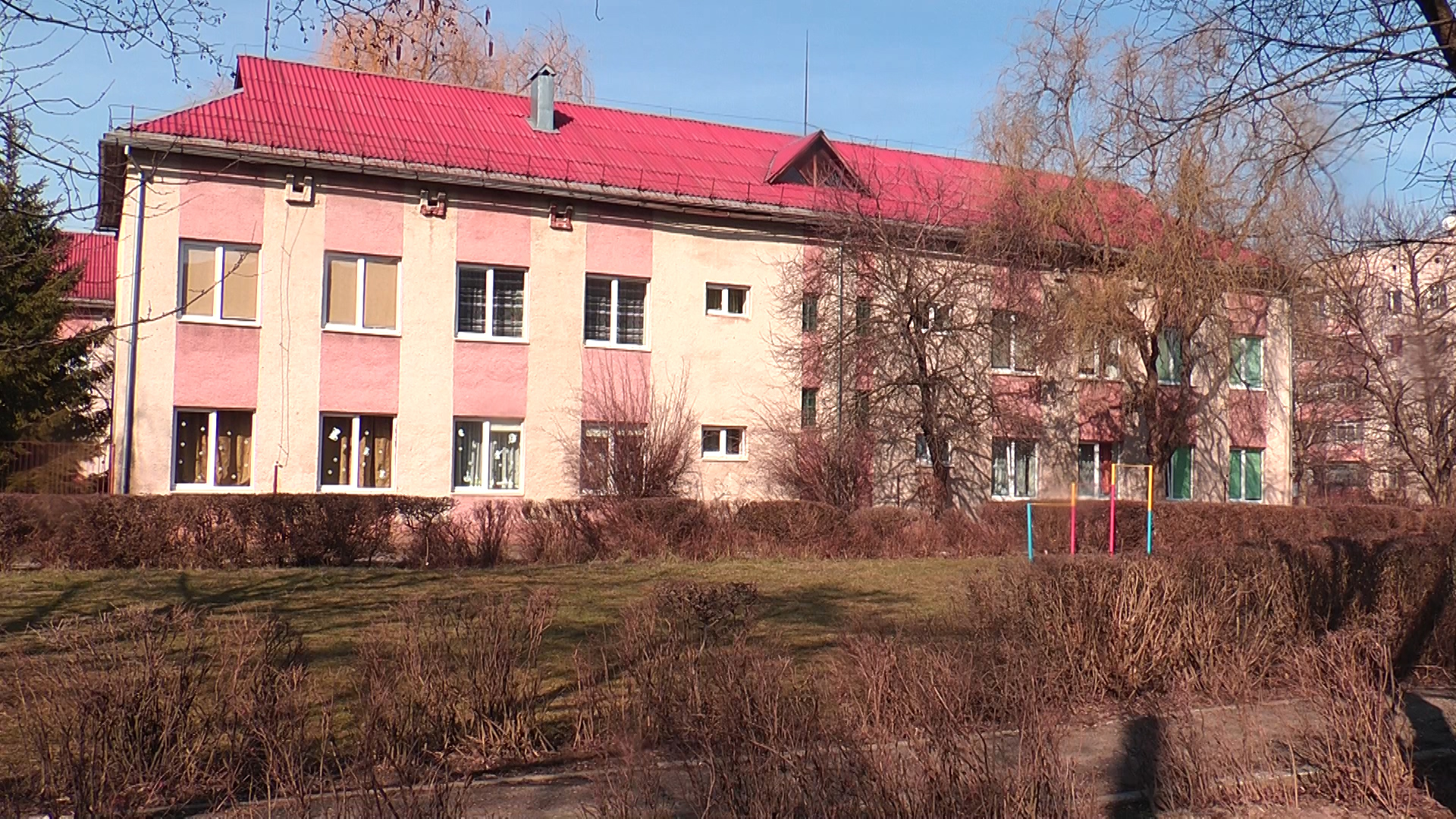 У найбільшій школі Мукачева «обчистили» кабінет першокласників (ВІДЕО)