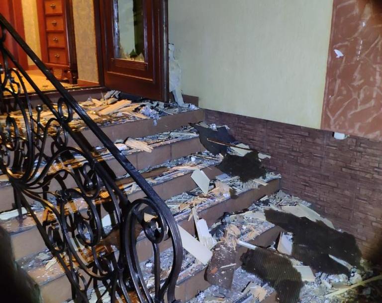 В Ужгороді у будинок матері Роберта Бровді вистрілили з гранатомета (ФОТО)