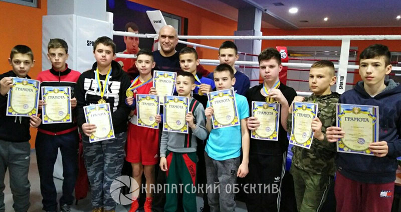 Юні хустські боксери отримали 11 медалей на обласному чемпіонаті (ФОТО)