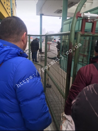 Угорські правоохоронці провели спецоперацію на кордоні: митників вивели у кайданках (ФОТО)