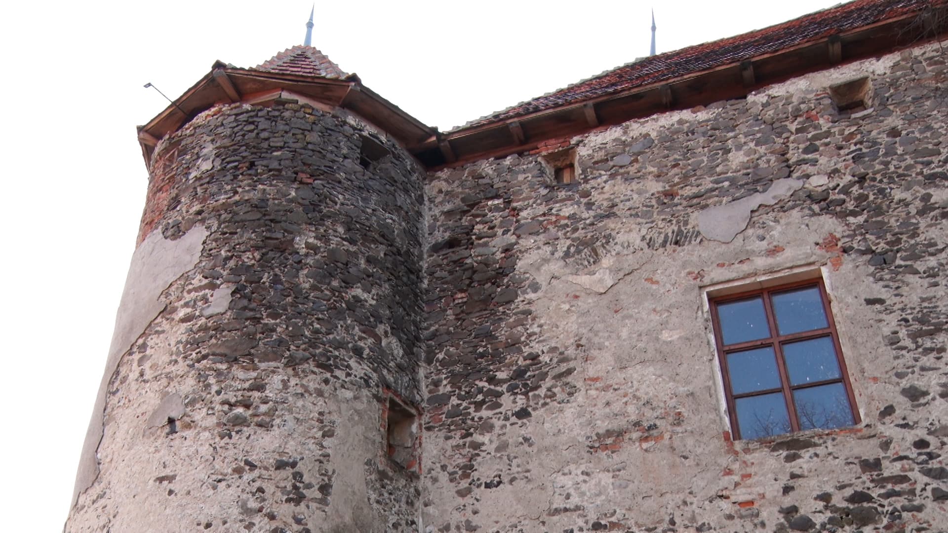 Фортеця романтики: Замок Сент-Міклош на Мукачівщині готується до травневих фестивалів (ВІДЕО)