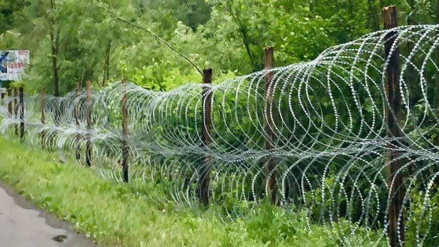 Річка розбрату: мешканці Ділового не дають прикордонникам будувати захисний паркан (ВІДЕО)