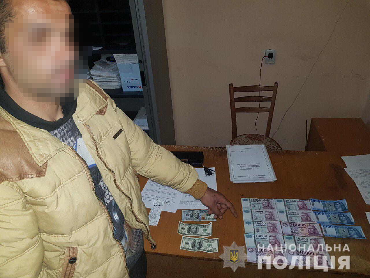 На Берегівщині злочинець проник до будинку та вкрав звідти більш ніж 30 тисяч гривень (ФОТО)