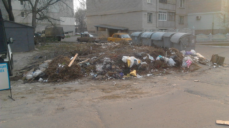 Не паліть! – у Мукачеві забезпечать  вивіз опалого листя, обрізаного гілля, лози  та сміття (ГРАФІК)