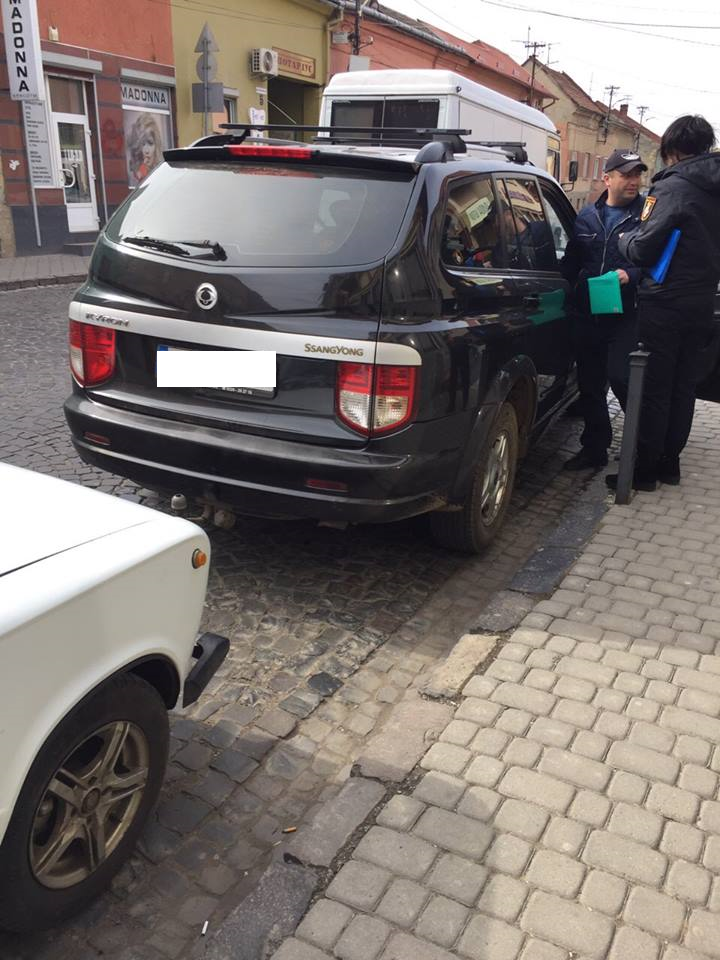 У Мукачеві інспектори масово штрафують порушників правил дорожнього руху (ФОТО)