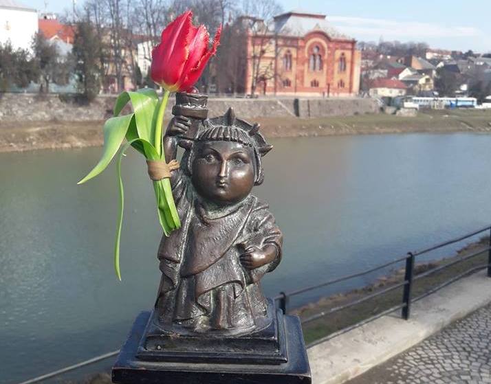 Ужгородська «Статуя Свободи» вже готова до весни