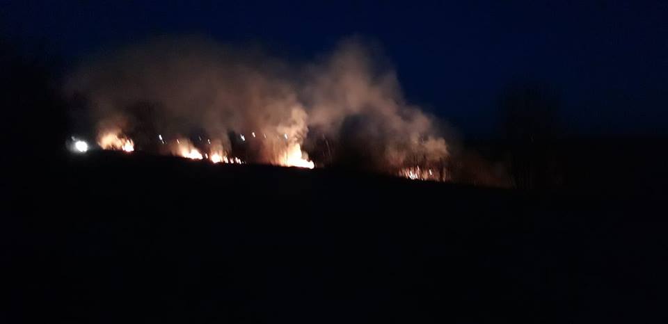 На Мукачівщині – пожежа: горить неподалік АЗС
