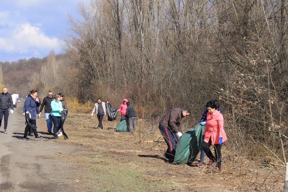 На Виноградівщині місцеві жителі зібралися для проведення масштабної акції з очищення довкілля (ФОТО)