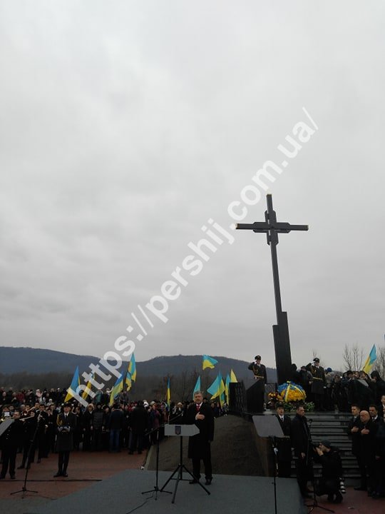 Хвилина мовчання в знак пам’яті: Президент Петро Порошенко вшанував Героїв Карпатської України (ФОТО)