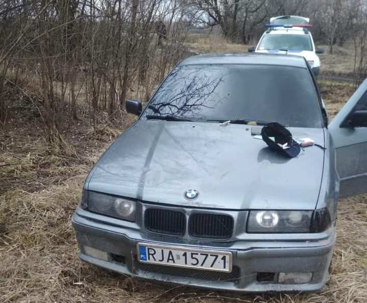 Зупинили для перевірки документів: водій на "євроблясі" кинув у поліцейських гранатою (ФОТО)