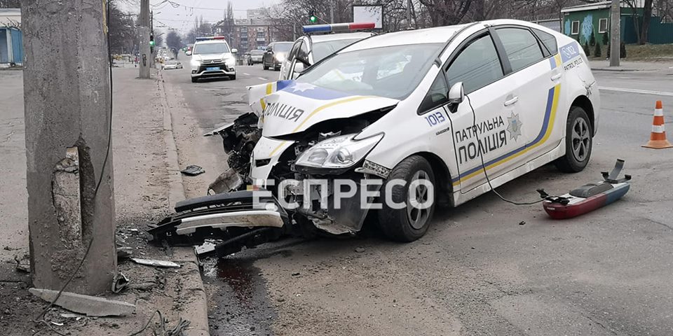 Потерпілу госпіталізовано: поліцейський, заснувши за кермом, став причиною жахливої ДТП (ФОТО, ВІДЕО)