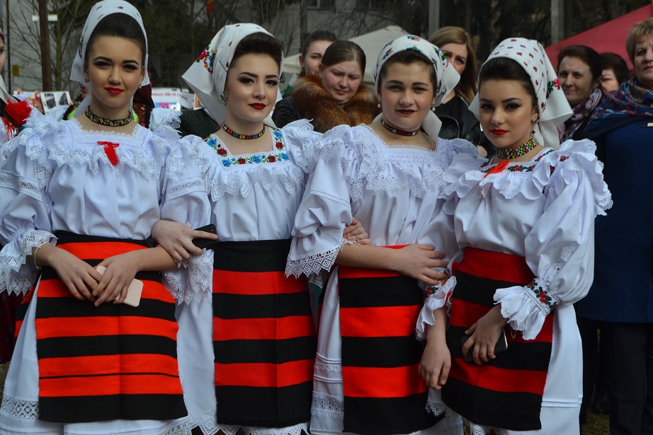 На Закарпатті відзначили румунське свято весни «Мерцішор» (ФОТО)