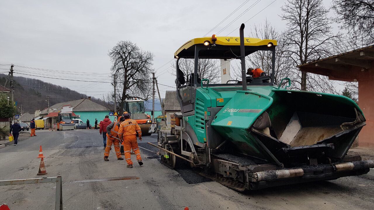 У Виноградівському районі продовжують ремонт на міжнародній трасі М-23 (ФОТО)