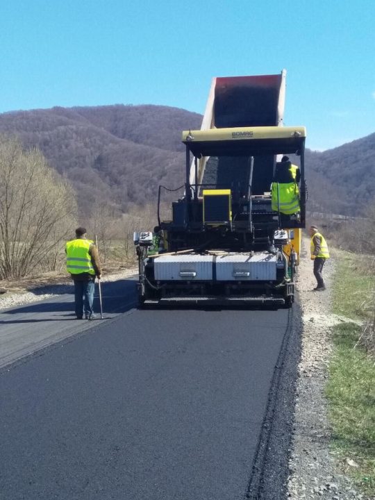 На Закарпатті продовжили капітальний ремонт дороги, яка з’єднує три райони (ФОТО)